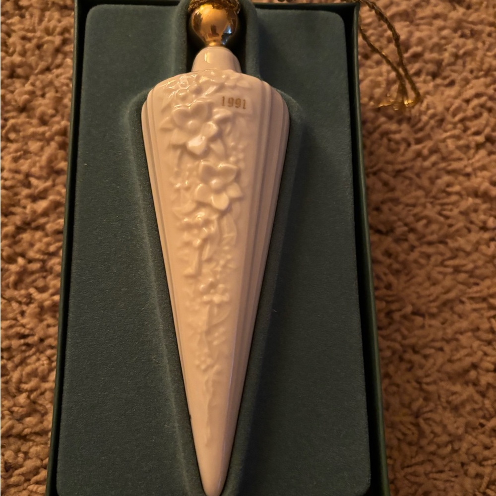 Lenox Elegant White Ceramic Ornament 1991